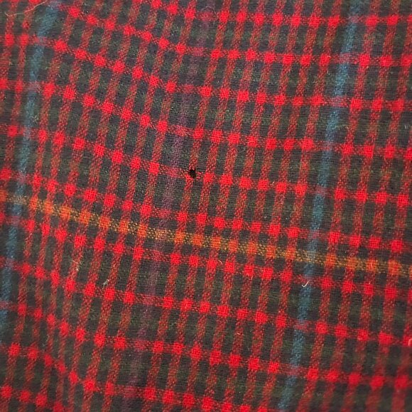 Vintage Red Pendleton Men's Plaid 100% Virgin Wool Button-Up Shirt Sz Med - Picture 8 of 9
